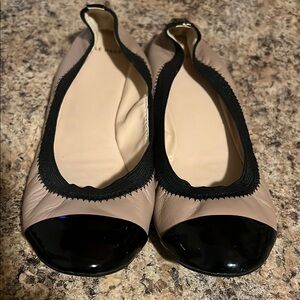 New Cole Haan Deltona ballet flats sz 7B Patent leather cap toe Cole Haan emblem